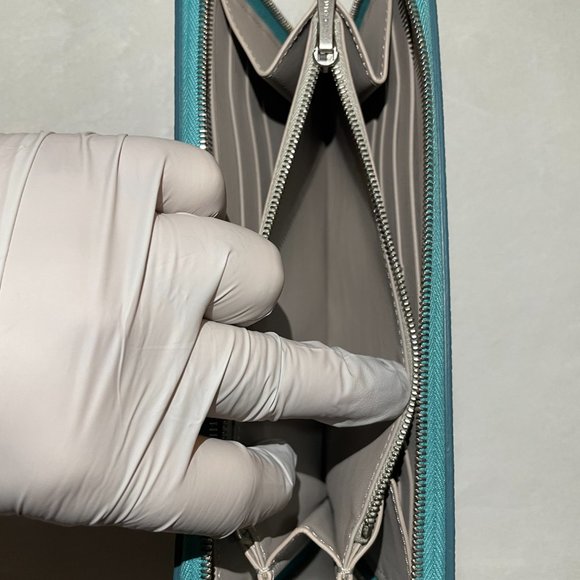 Celine Large Zipped Multifunction Wallet (105003AU8 / 06AO) - Picture 7 of 11